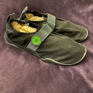 Body Glove water shoe Men's size 8